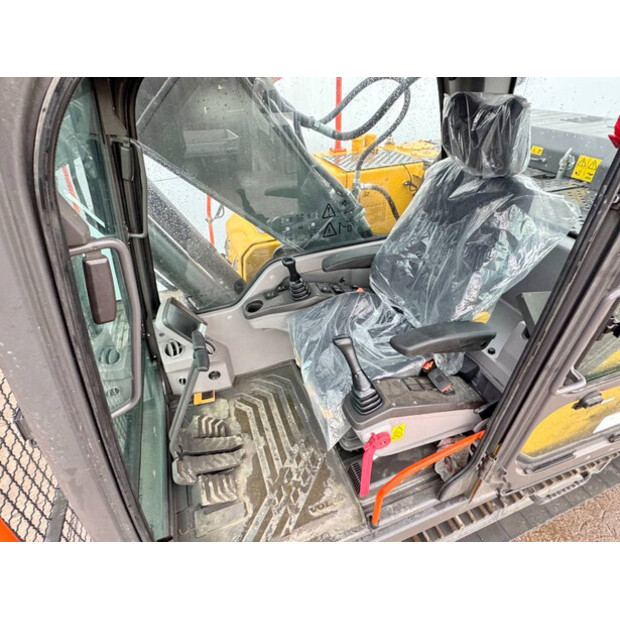 2025 فولفو EC220D-43966066