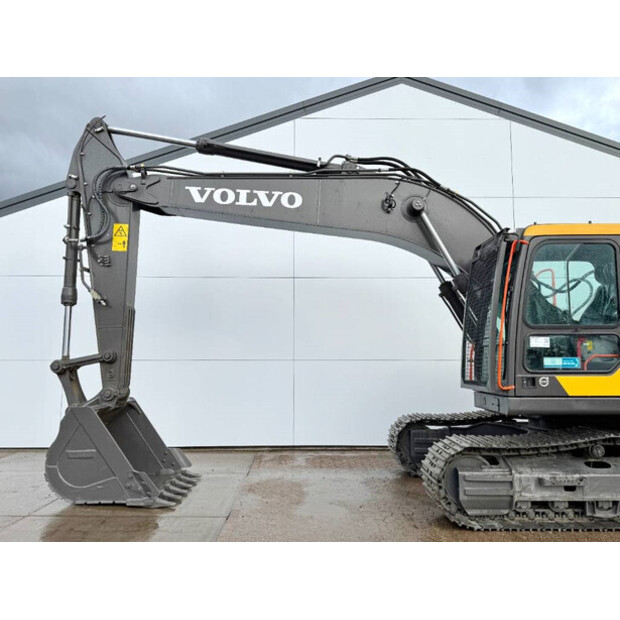 2025 فولفو EC220D-43966068