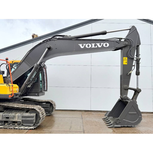 2025 فولفو EC220D-43966069