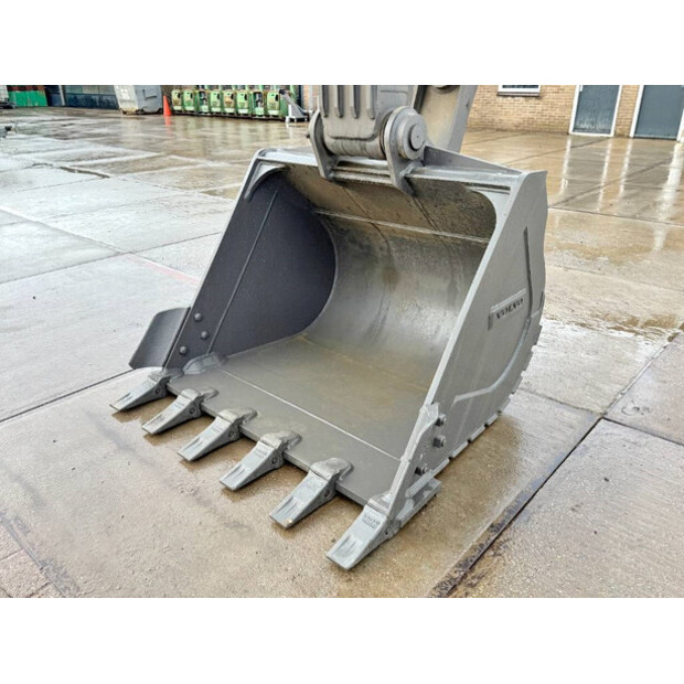 2025 فولفو EC220D-43966071