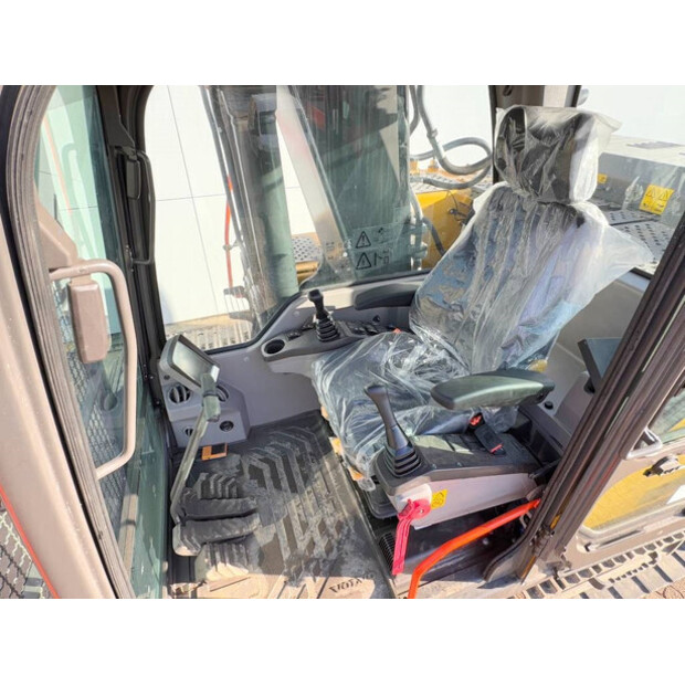 2025 فولفو EC220D-43966125