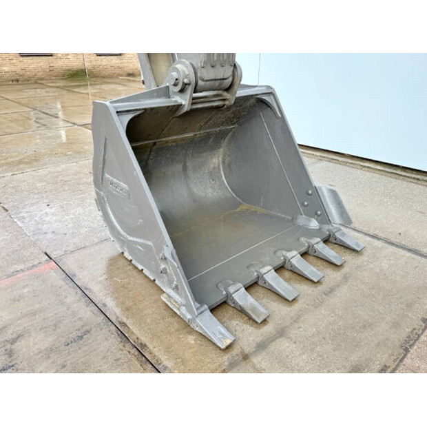 2025 فولفو EC220D-43966132