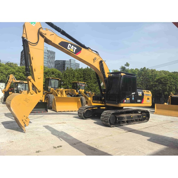 2020 Caterpillar 320D2L-43966636