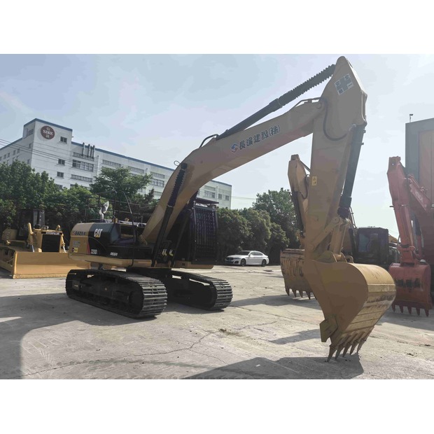 2020 Caterpillar 320D2L-43966639