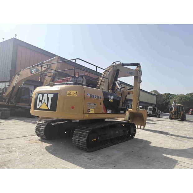 2020 Caterpillar 320D2L-43966641