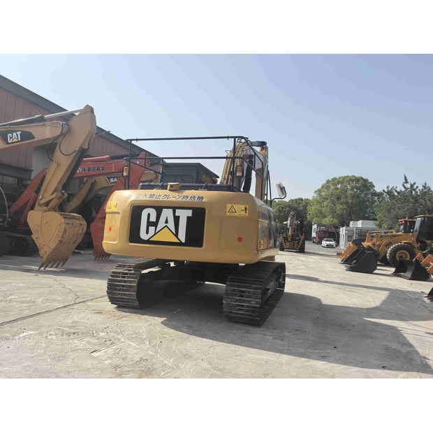 2020 Caterpillar 320D2L-43966644