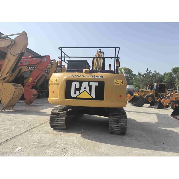 2020 Caterpillar 320D2L-43966645