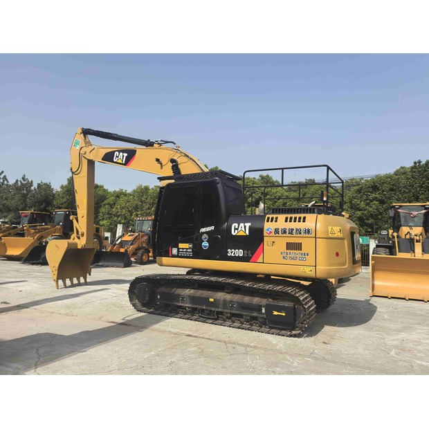 2020 Caterpillar 320D2L-43966652