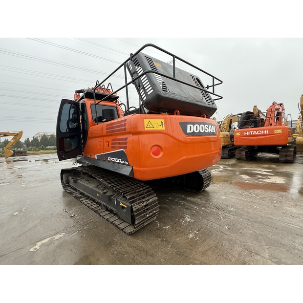 2024 دووسان DX300-43981374