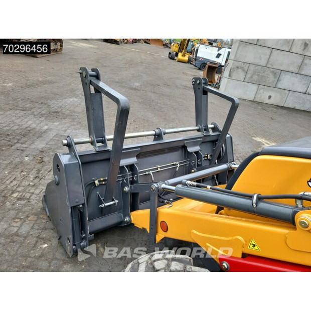 2025 CASE 570sv-43983072