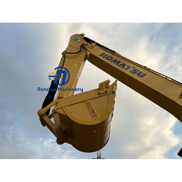 2024 Komatsu PC220-8-43984575