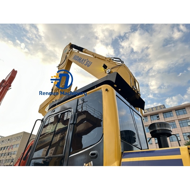 2024 Komatsu PC220-8-43984577