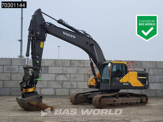 صورة ل حفارات مجنزرة 2019 فولفو EC300EL