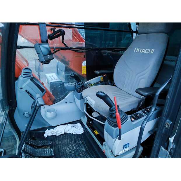 2019 Hitachi ZX300LCN-6-43997330