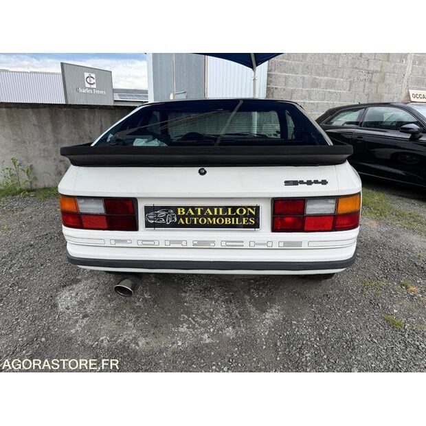 1988 PORSCHE 944-44003640