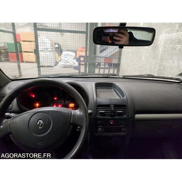 2002 Renault Clio-44004637
