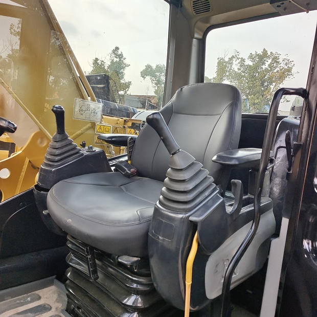 2023 Caterpillar 320D-44005879