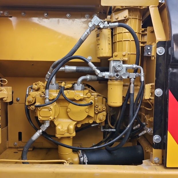 2023 Caterpillar 320D-44005892