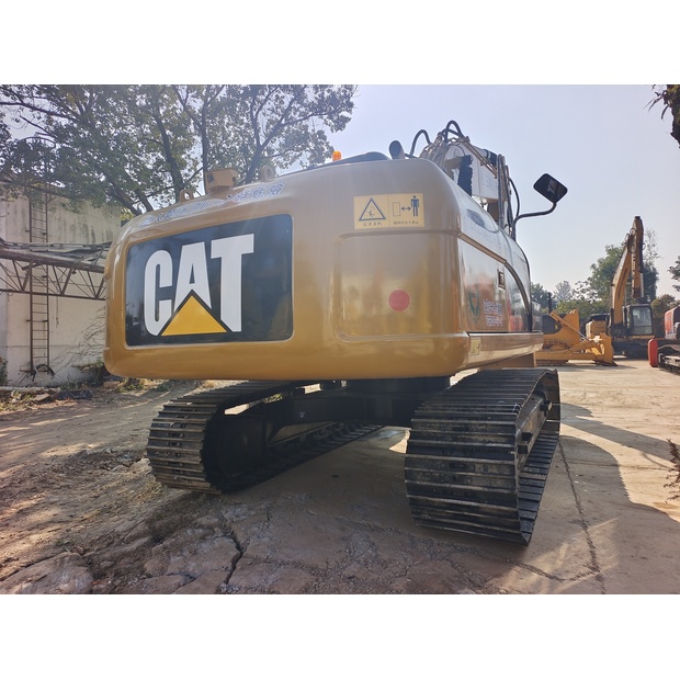 2024 Caterpillar 320D2L-44005911