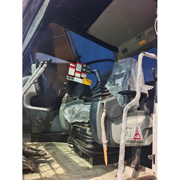 2024 Caterpillar 320D2L-44005913