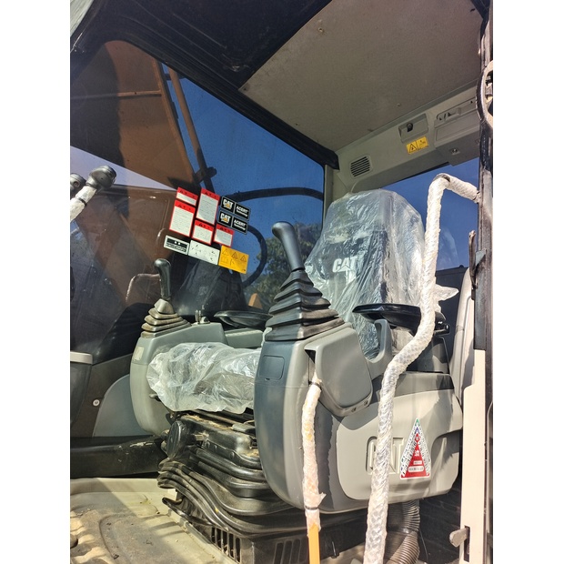 2024 Caterpillar 320D2L-44005914