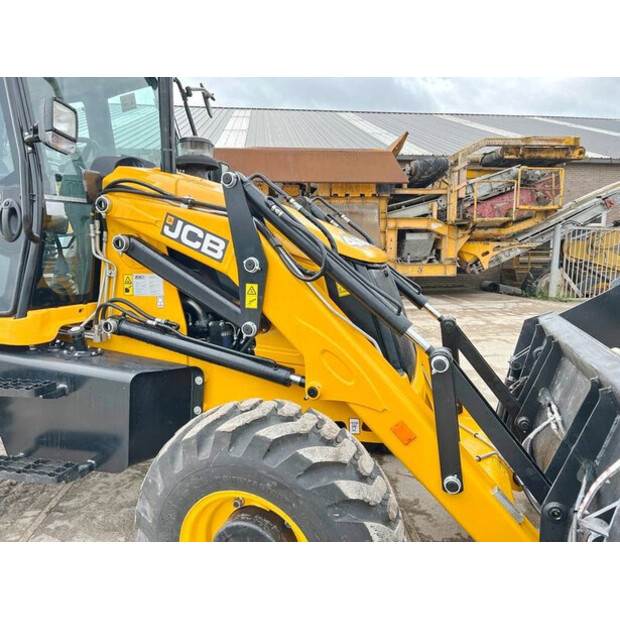 2024 جيه سي بي 3DX-44006073