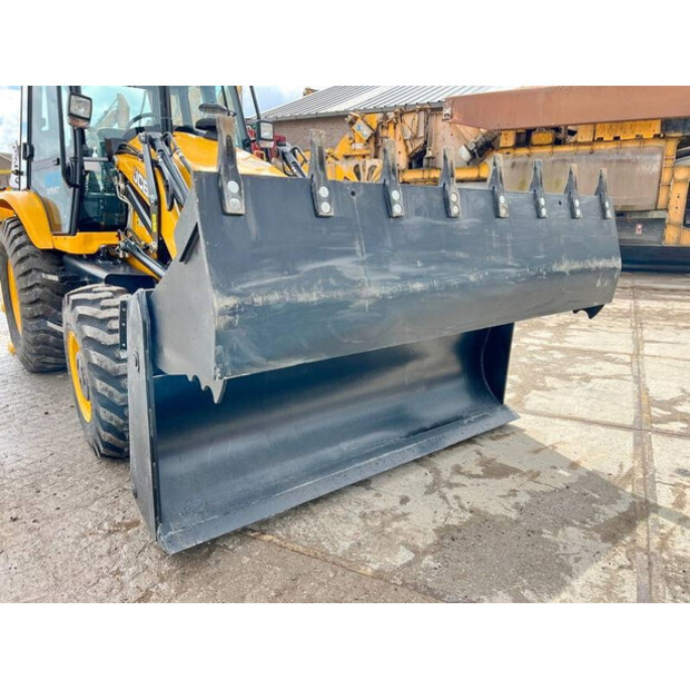 2024 JCB 3DX-44006087