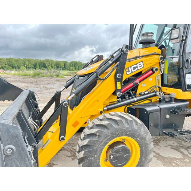 2024 JCB 3DX-44006088