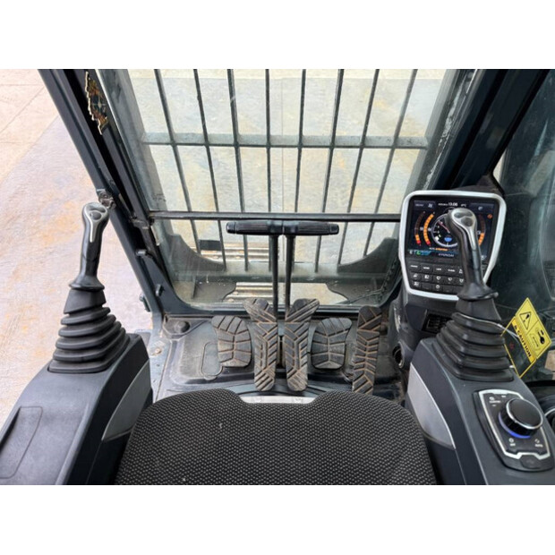 2018 Hyundai HX380L-44006104