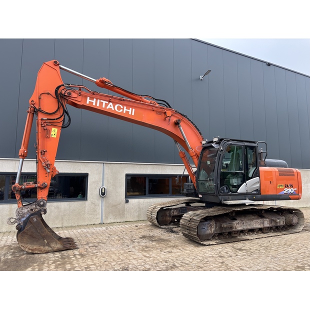 2018 هيتاشى ZX210LC-6-44012483