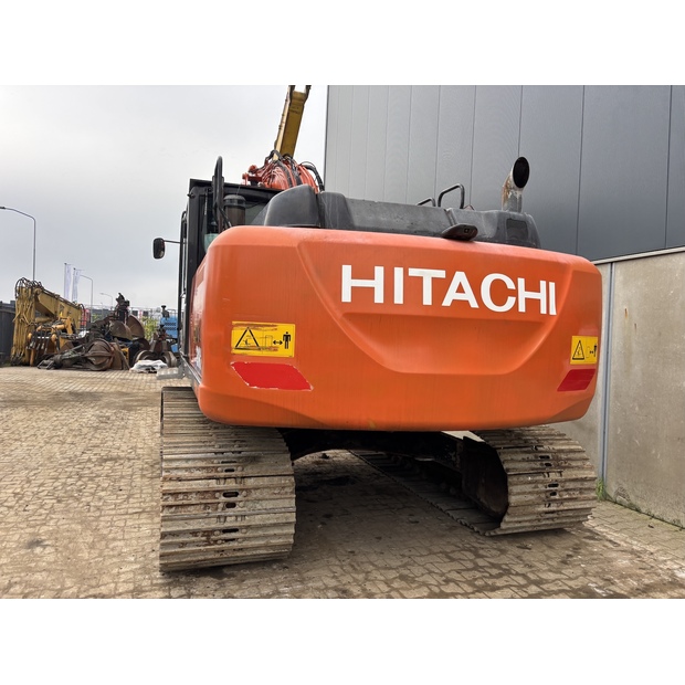 2018 هيتاشى ZX210LC-6-44012486