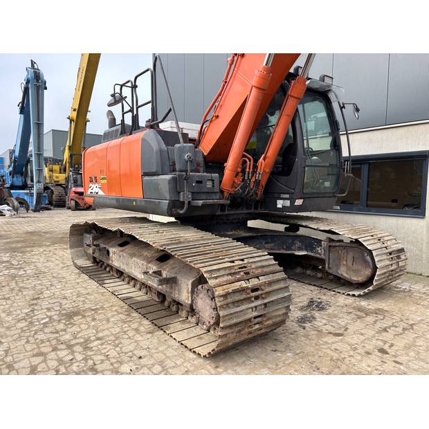 2018 هيتاشى ZX210LC-6-44012490