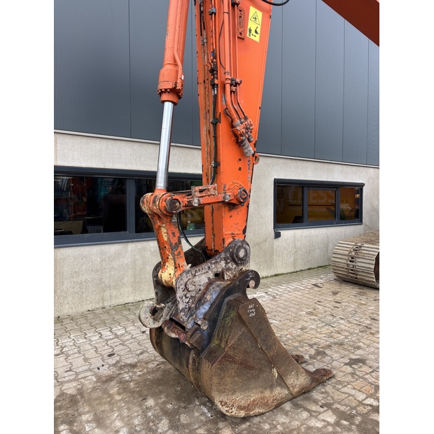 2018 هيتاشى ZX210LC-6-44012492