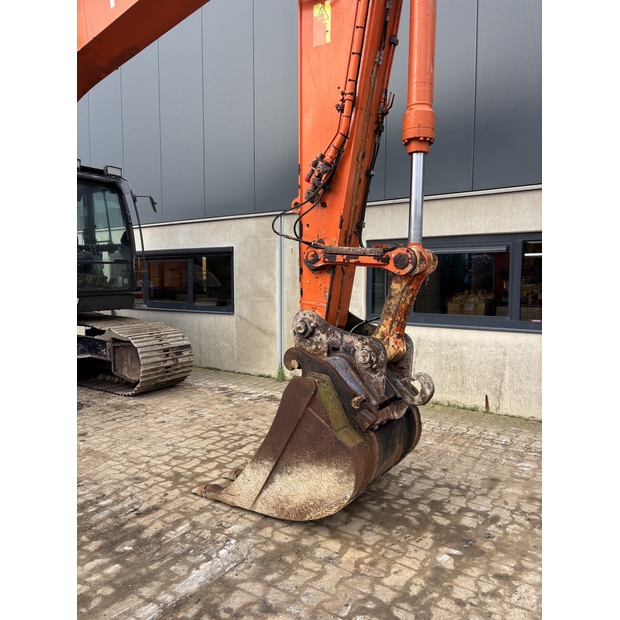 2018 هيتاشى ZX210LC-6-44012493