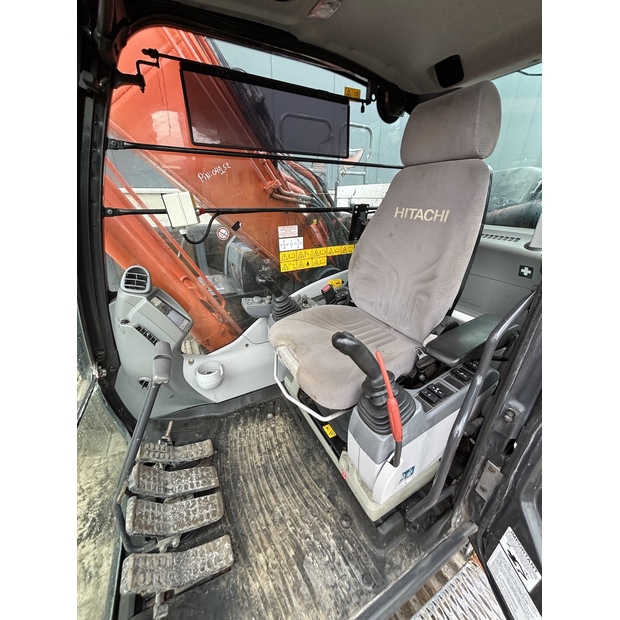 2018 هيتاشى ZX210LC-6-44012496