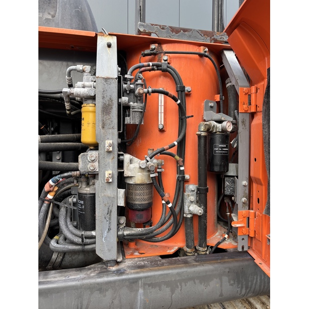 2018 هيتاشى ZX210LC-6-44012502