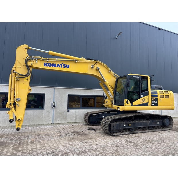 2017 كوماتسو PC210LC-10-44012555