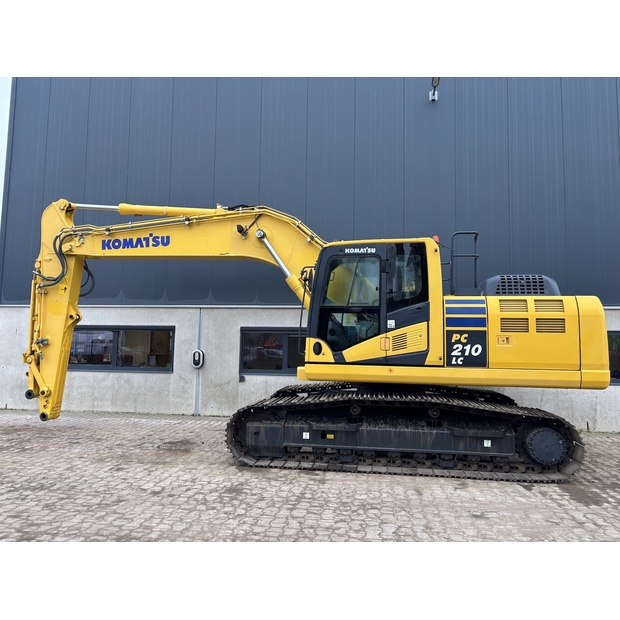 2017 كوماتسو PC210LC-10-44012556