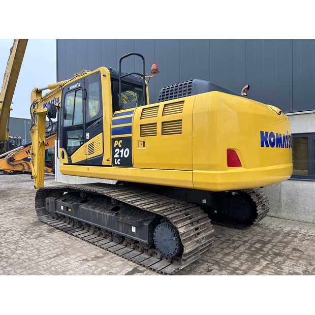 2017 كوماتسو PC210LC-10-44012557