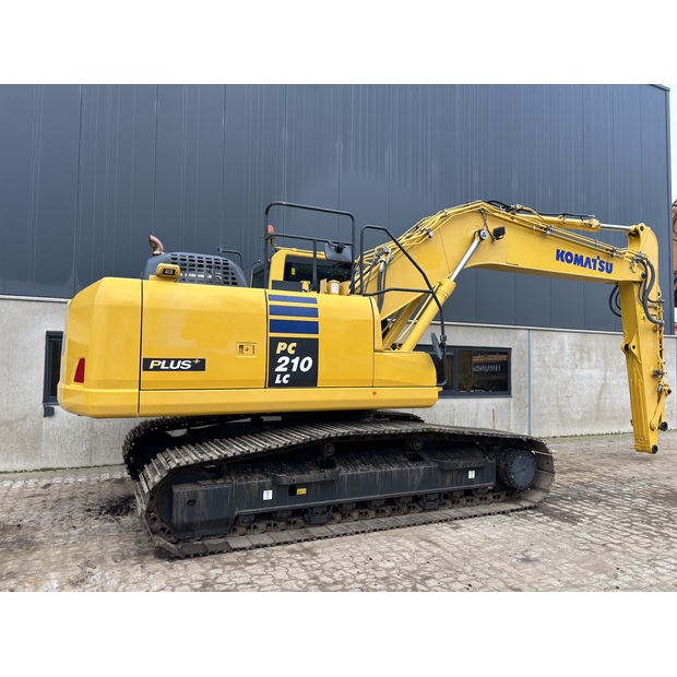 2017 كوماتسو PC210LC-10-44012562