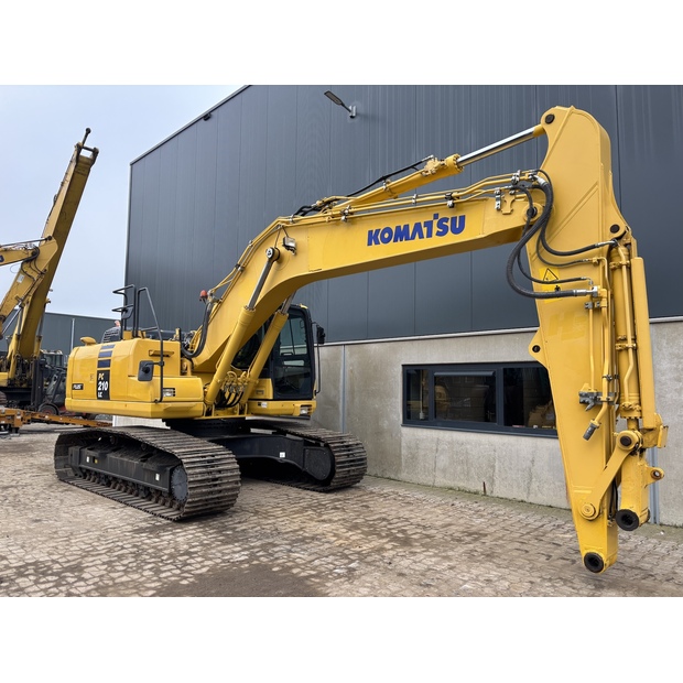 2017 كوماتسو PC210LC-10-44012564