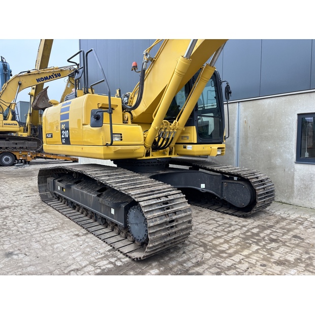 2017 كوماتسو PC210LC-10-44012565