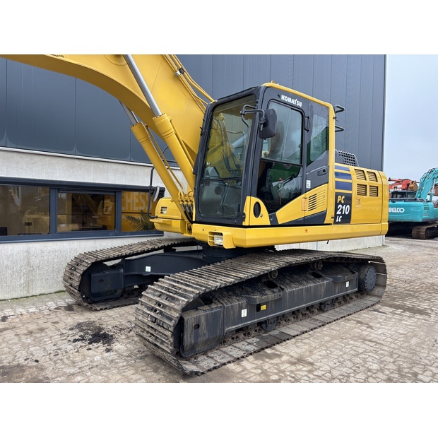 2017 كوماتسو PC210LC-10-44012566