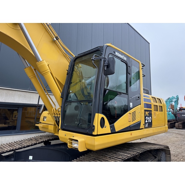 2017 كوماتسو PC210LC-10-44012568