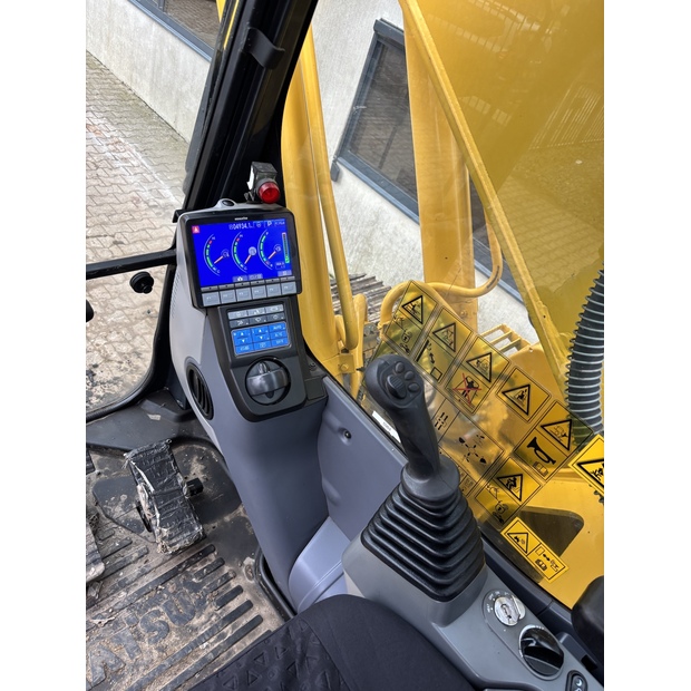 2017 كوماتسو PC210LC-10-44012570