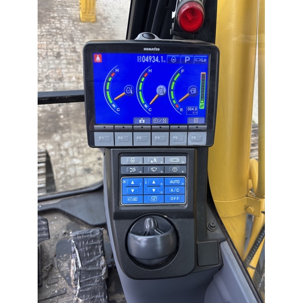 2017 كوماتسو PC210LC-10-44012571