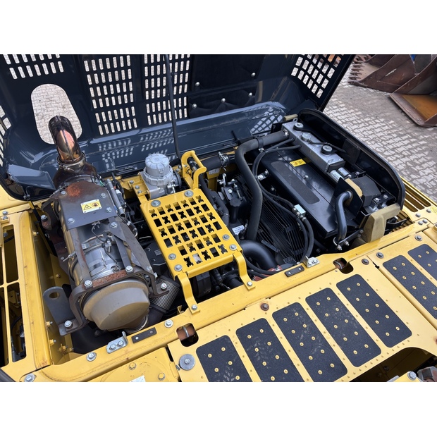 2017 كوماتسو PC210LC-10-44012573