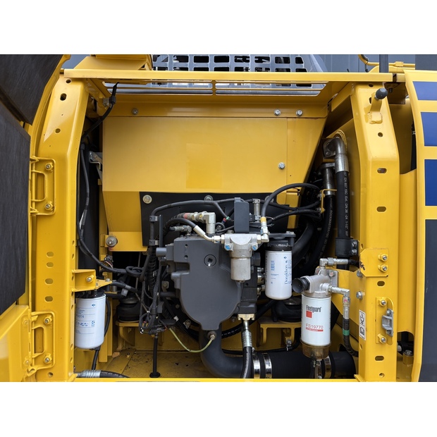 2017 كوماتسو PC210LC-10-44012577