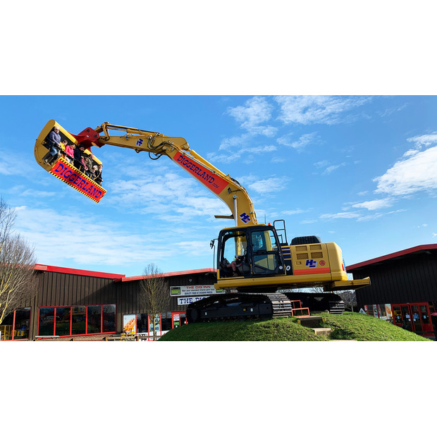 2017 كوماتسو PC210LC-10-44012580