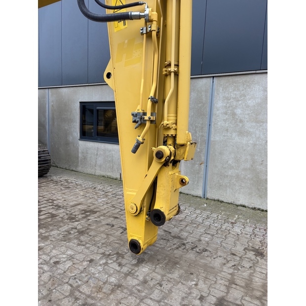 2017 كوماتسو PC210LC-10-44012585